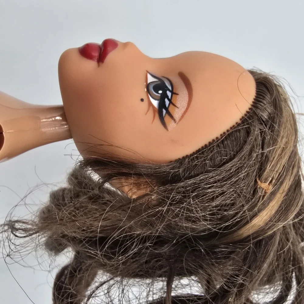 Bratz Funk Out Yasmin Doll 2001 Red Lips Brown Hair Beauty Mark